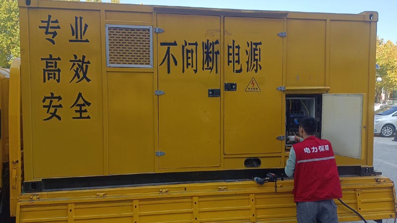雁塔柴油发电机组和UPS电源配合使用时，如何避免切换过程中的电力中断？